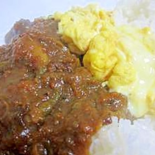 辛→旨→コク→甘み♡　ウチのトロトロ牛すじカレー♪